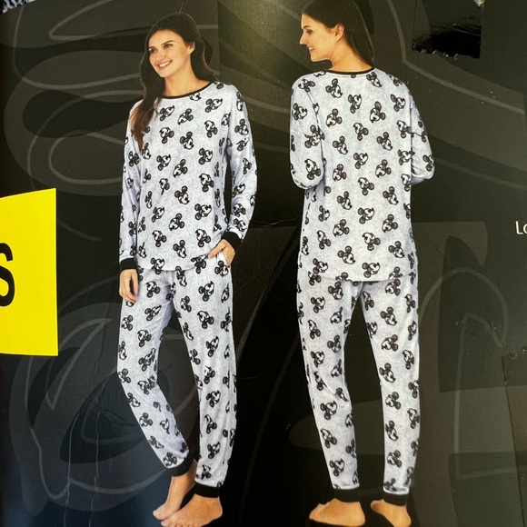 🛑 Disney Micky Mouse Women’s PJs! 🐭 - Picture 2 of 9